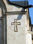Хрест на південній пілястрі