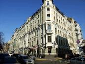 Готель “Редіссон” (№ 22-24)