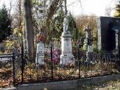 Могила Караваєвих сім’ї