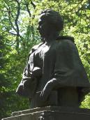 Півпостать Лесі Українки