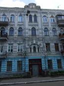 Центральна частина головного фасаду