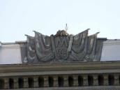 Фронтон з датою 1952 р.