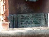 Дошка з написом