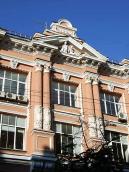 Центральна частина головного фасаду