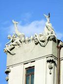 Фрагмент вінчання зі скульптурами