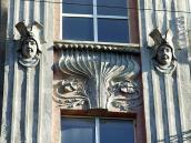 Маскарони і рельєфна вставка