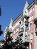 Верхня частина фасаду