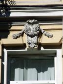 Рельєфна прикраса сандрика