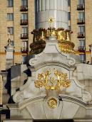 Фронтон і база колони