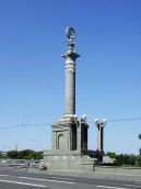 2008 р. Колона на лівому березі