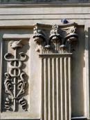 Рельєфна вставка і капітель пілястри