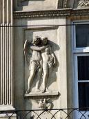 Ліва ніша з рельєфом