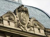 Фронтон з гербом