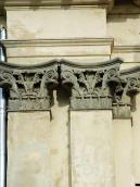 Капітелі пілястр