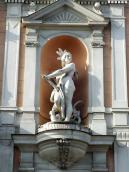 Ніша зі скульптурою “Америка”