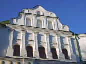 Другий поверх і фронтон