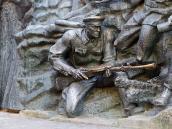 Боєць з кулеметом ДП