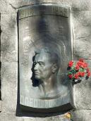 Меморіальна дошка О.Гончару