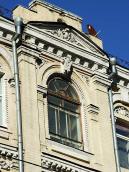 Вікно 4-го поверху і фронтон