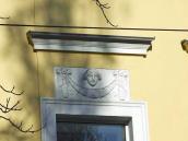 Рельєфна встака-сандрик