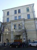 Центральна частина головного фасаду