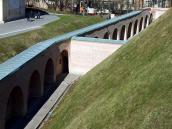 2009 р. Вал, рів і мур східного фасу…