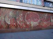 2009 р. Мозаїка на фасаді по бульвару…