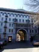 2009 р. Центральна частина фасаду з…