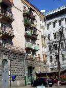 2009 р. Вставка між будинками № 10 та 8