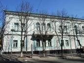 2009 р. Ліва частина фасаду головного…