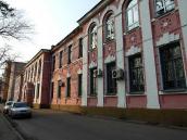 2009 р. Головний фасад у ракурсі