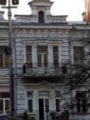 Центральна частина головного фасаду