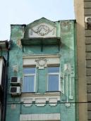 Вікна 5-го поверху і фронтон