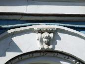 Замковий камінь і коса тріщина