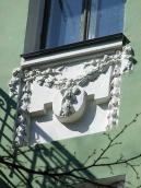 Рельєфна вставка між 3 і 4 поверхами