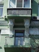 Балкон 5-го поверху і консолі балкону…