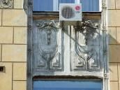 Рельєфна вставка між 3 і 4 поверхами