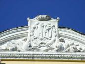 Тимпан з монограмою