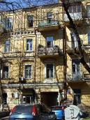 2009 р. Центральна частина фасаду по…