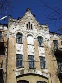 Центральна частина головного фасаду