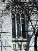 Вікно-трифорій з розеткою