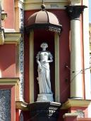 Дівчина з вінком