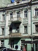 Центральна частина головного фасаду