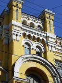 Фрагмент 4-го поверху з фронтоном