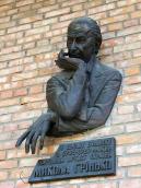 Меморіальна дошка М.Гриньку