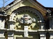 Фронтон з датою 1902 р.