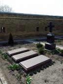 2009 р. Чотири могили