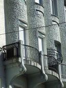 Еркери з балконами