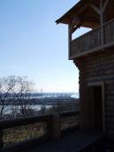 2011 р. Фрагмент башти на тлі Дніпра