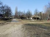 Вулиця і садиба 5 (комора, хата; перед…